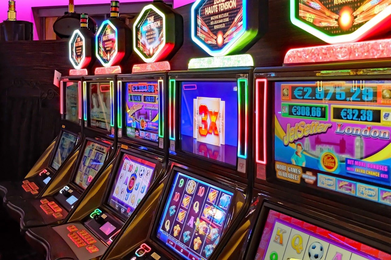 Permainan slot Aviator dan Sweet Bonanza di platform surgaslot